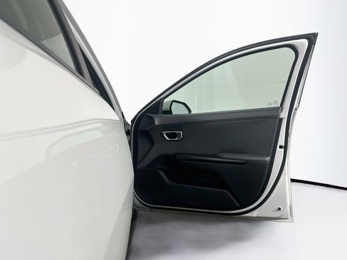Used 2025 Kia K4 FWD image 31