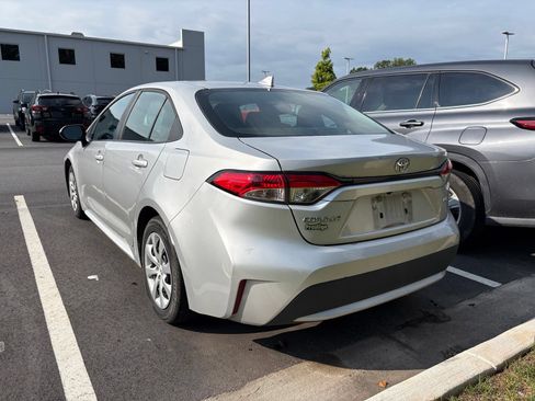 Used 2021 Toyota Corolla LE FWD image 4