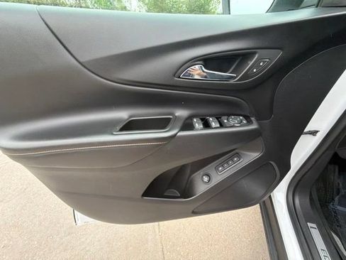 Used 2022 Chevrolet Equinox Premier FWD image 17
