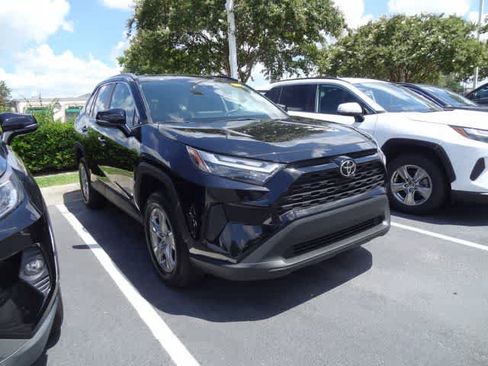 Used 2025 Toyota RAV4 XLE FWD image 6