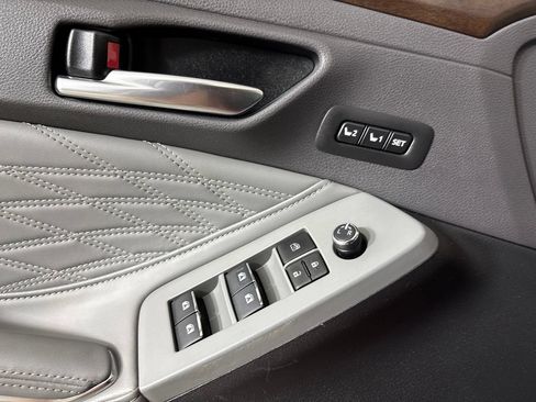 Used 2022 Toyota Avalon Limited w/ Advanced Safety Package FWD image 9