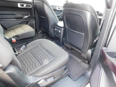 Used 2020 Ford Explorer XLT AWD/4WD image 31