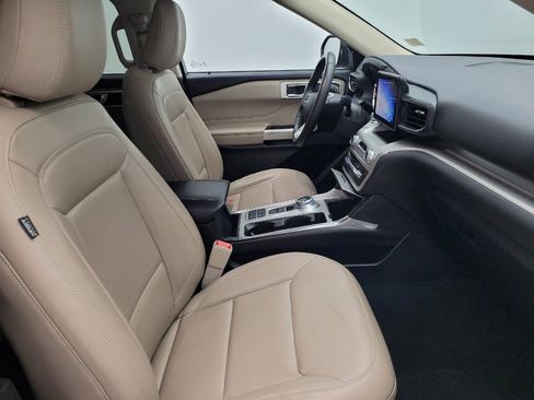 Used 2021 Ford Explorer XLT w/ Equipment Group 202A image 21