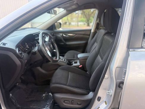 Used 2018 Nissan Rogue SV image 10