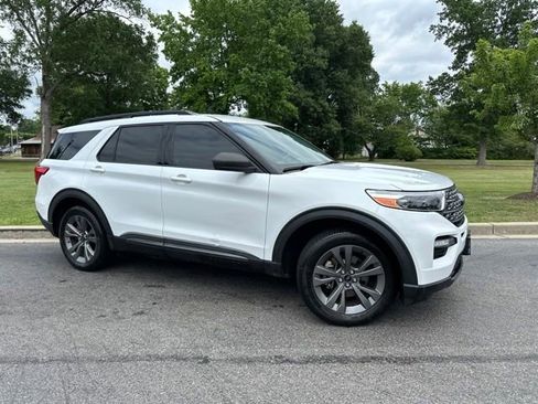 Used 2021 Ford Explorer XLT w/ Equipment Group 202A AWD/4WD image 2