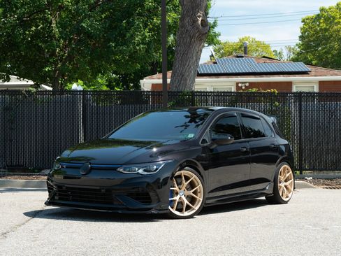 Used 2024 Volkswagen Golf R AWD/4WD image 3
