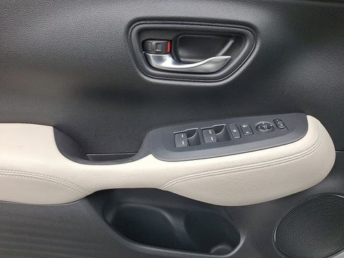 Certified 2023 Honda HR-V LX image 12