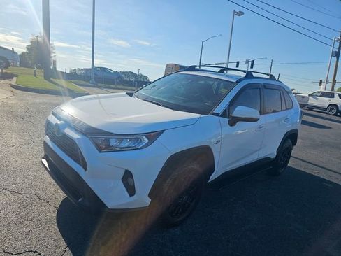Used 2021 Toyota RAV4 XLE w/ Convenience Package image 4