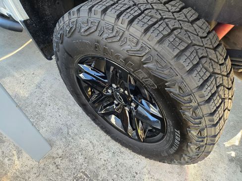 Used 2024 Chevrolet Silverado 1500 Custom Trail Boss w/ LPO, Dark Essentials Package image 4