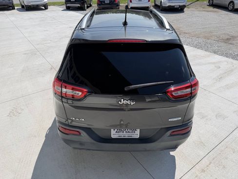 Used 2016 Jeep Cherokee Latitude w/ Cold Weather Group AWD/4WD image 7