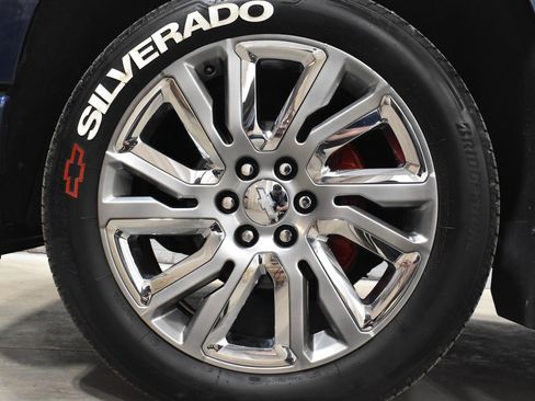 Used 2019 Chevrolet Silverado 1500 High Country w/ High Country Premium Package AWD/4WD image 30