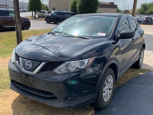 Used 2019 Nissan Rogue Sport S FWD image 1