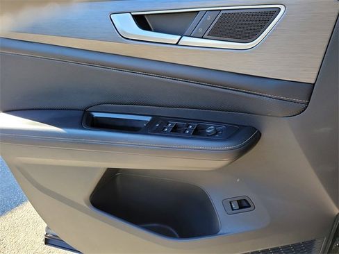 Certified 2024 Volkswagen Atlas Cross Sport SE w/ Panoramic Sunroof Package image 21