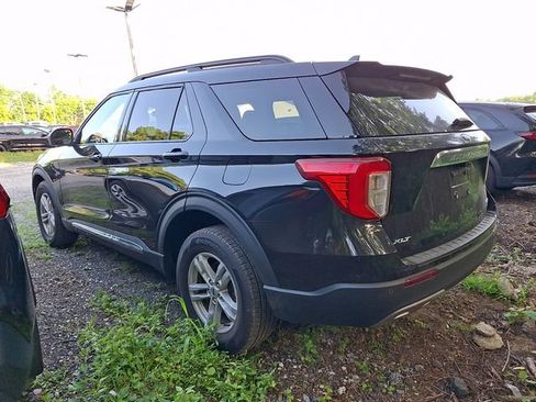 Used 2022 Ford Explorer XLT w/ Equipment Group 202A AWD/4WD image 3