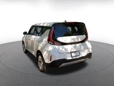 Used 2025 Kia Soul LX w/ LX Technology Package image 5
