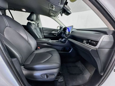 Used 2024 Toyota Grand Highlander AWD image 31