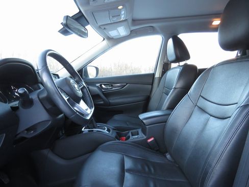 Used 2017 Nissan Rogue SL w/ SL Premium Package image 10