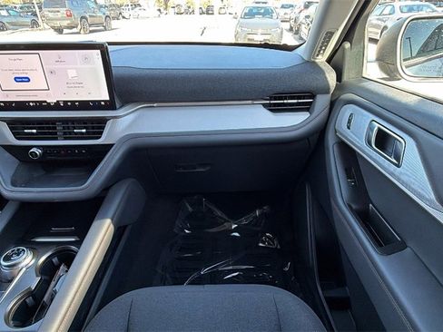 Used 2025 Ford Explorer Active image 46