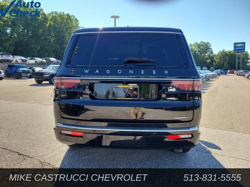 Used 2024 Jeep Wagoneer Series III AWD/4WD image 4