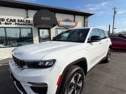 Used 2022 Jeep Grand Cherokee Limited 4xe w/ Luxury Tech Group II image 4