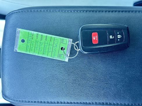 Used 2018 Toyota Prius Three Touring FWD image 25