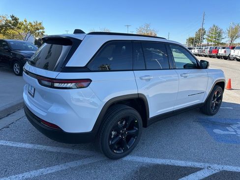 New 2025 Jeep Grand Cherokee Altitude AWD/4WD image 29