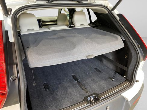 Used 2019 Volvo XC40 T4 Inscription image 18