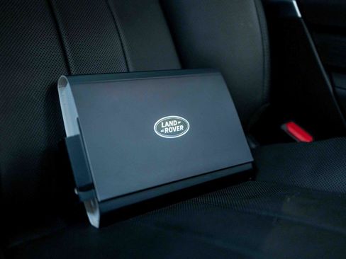 Used 2025 Land Rover Range Rover SE image 56