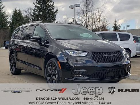 New 2026 Chrysler Pacifica Select w/ S Appearance Package AWD/4WD image 1
