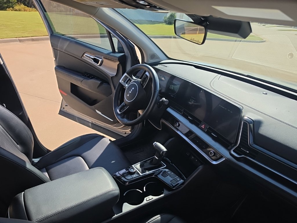 Used 2025 Kia Sportage EX w/ Premium Package FWD image 19