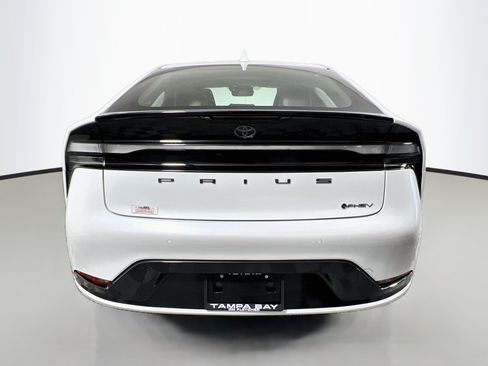 Used 2025 Toyota Prius Plug-In Hybrid FWD image 6