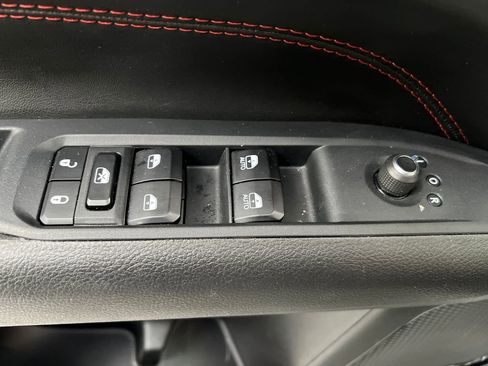 Used 2025 Jeep Compass Trailhawk AWD/4WD image 12