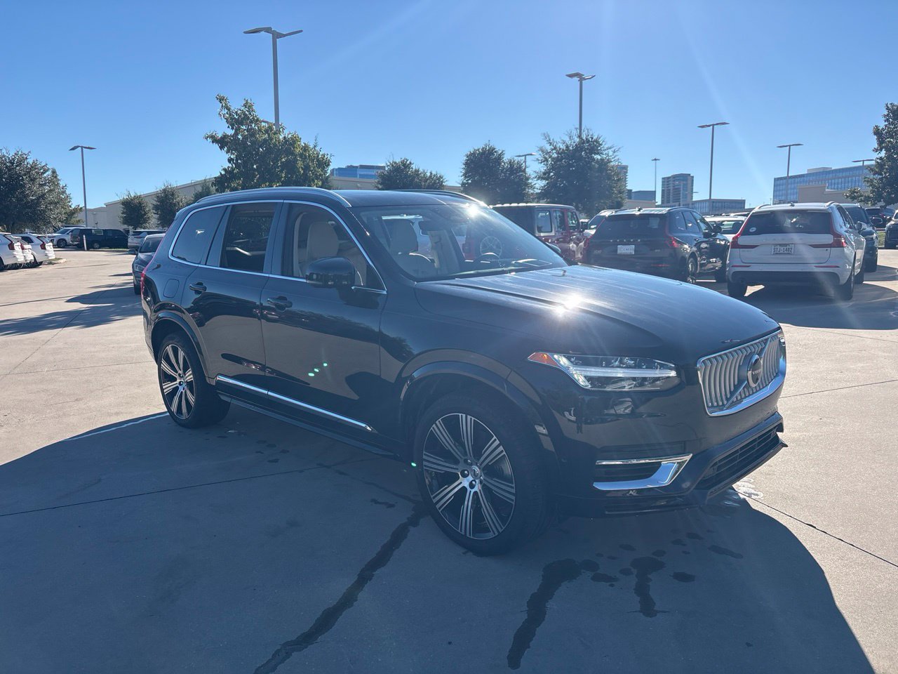 Used 2025 Volvo XC90 T8 Ultra w/ Protection Package Premier AWD/4WD image 3
