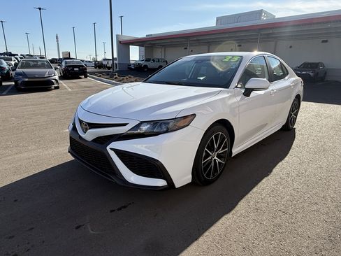 Used 2023 Toyota Camry SE image 17