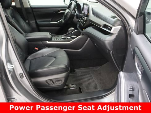 Certified 2025 Toyota Highlander XLE image 41