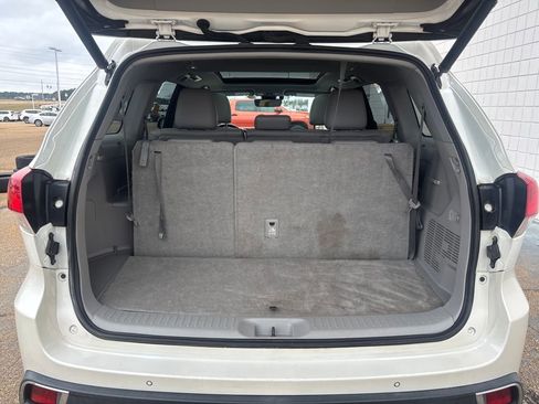 Used 2018 Toyota Highlander Limited Platinum image 32