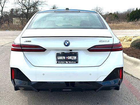New 2026 BMW 550e xDrive AWD/4WD image 7