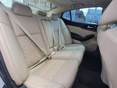 Used 2017 Nissan Maxima Platinum FWD image 24