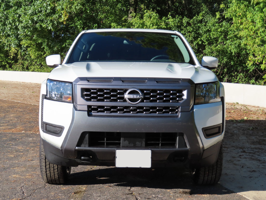 Used 2025 Nissan Frontier SV AWD/4WD image 4
