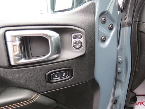 Used 2025 Jeep Wrangler Unlimited Sahara w/ Safety Group image 15