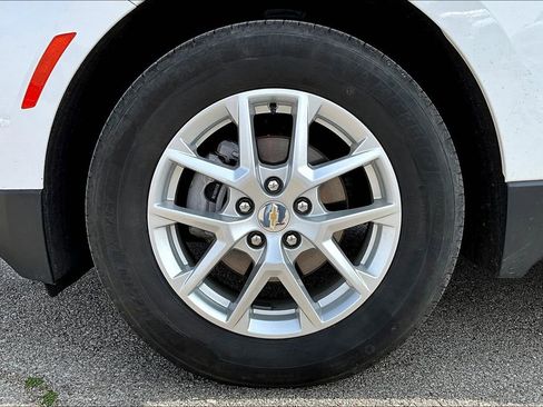 Used 2022 Chevrolet Equinox LS w/ LS Convenience Package image 12