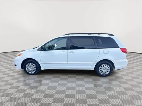 Used 2010 Toyota Sienna FWD image 9