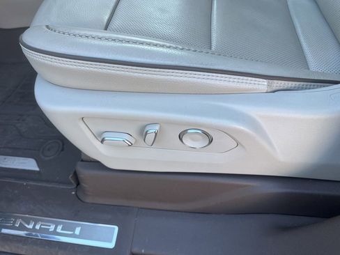 Certified 2023 GMC Yukon Denali image 19