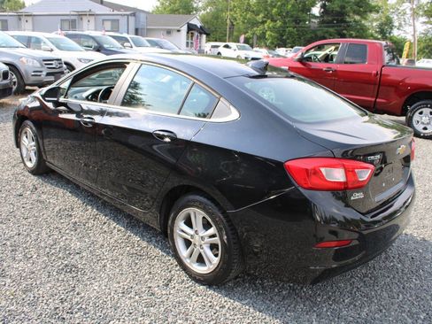 Used 2017 Chevrolet Cruze LT w/ Convenience Package FWD image 9