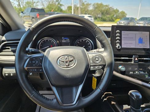 Used 2024 Toyota Camry SE FWD image 11