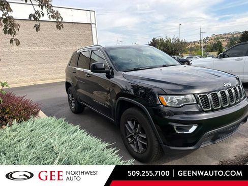 Used 2019 Jeep Grand Cherokee Laredo w/ 18" Wheel & 8.4" Radio Group AWD/4WD image 1