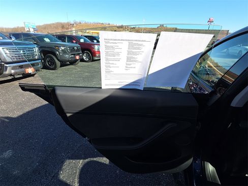 Used 2023 Tesla Model 3 Standard Range image 24