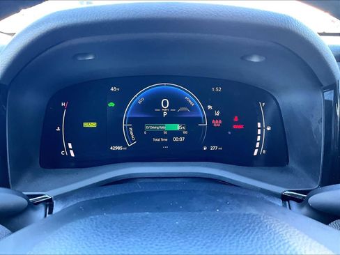 Used 2025 Toyota Camry SE FWD image 25