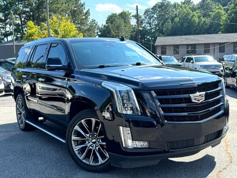 Used 2020 Cadillac Escalade Premium Luxury w/ Escalade Sport Edition image 4