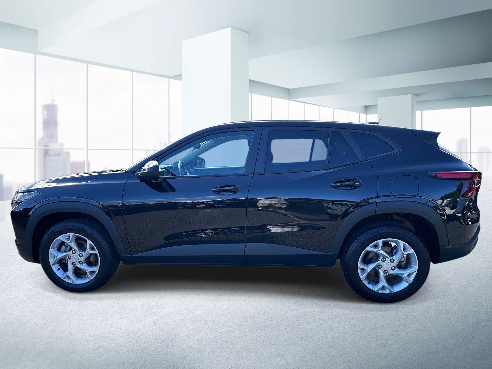 Used 2024 Chevrolet Trax LS w/ LS Convenience Package FWD image 2